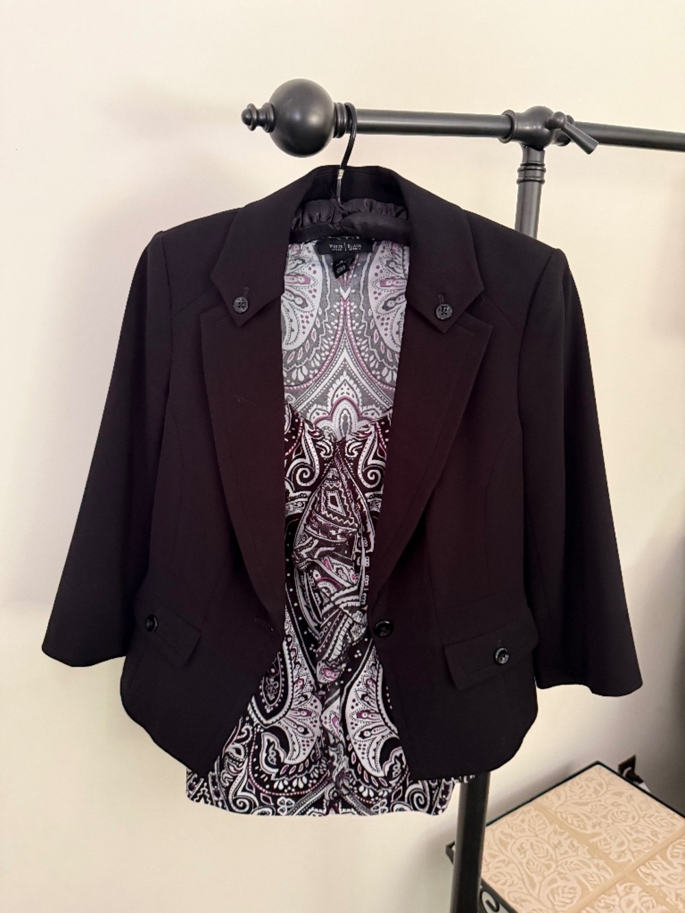 LIKE NEW White House Black Market Blazer & Paisley Top Set Sz 6